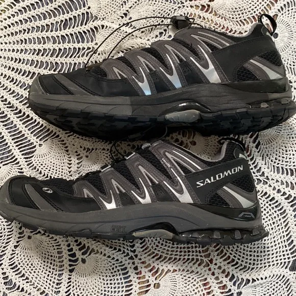 Salomon Men’s XA PRO 3D Ultra hiking boots. Size 8 1/2 black and grey in color. XA PRO 3D V9 GORE-TEX Men - Trail Running | Salomon main image 2